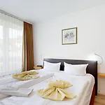 Appartementhaus Binzer Sterne 15 *