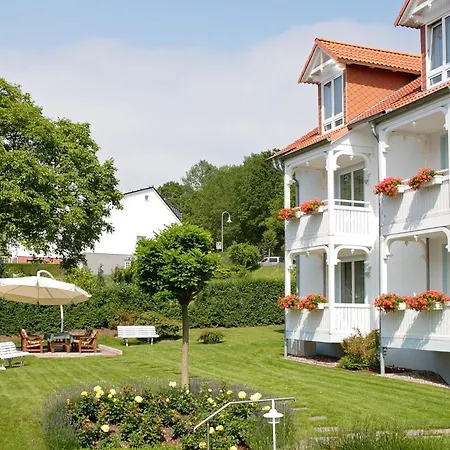 Appartementhaus Binzer Sterne 15 *