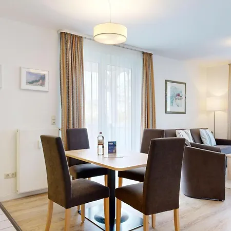 Appartementhaus Binzer Sterne 15 *